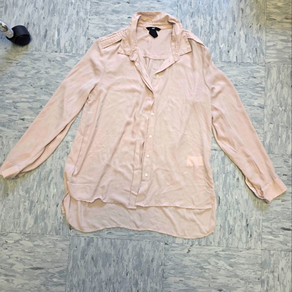 H&M Long Sleeve Hi-lo Button Down Lightweight Blouse Size‎ 6 Beige